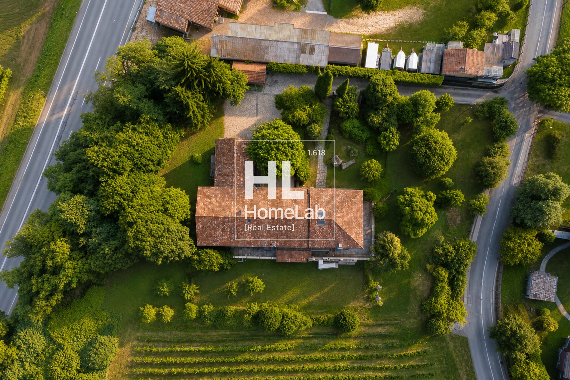 PRESTIGIOSA TENUTA DI CHARME CON PARCO, MAISONETTE OSPITI E POTENZIALE DI SVILUPPO A BREGANZONA